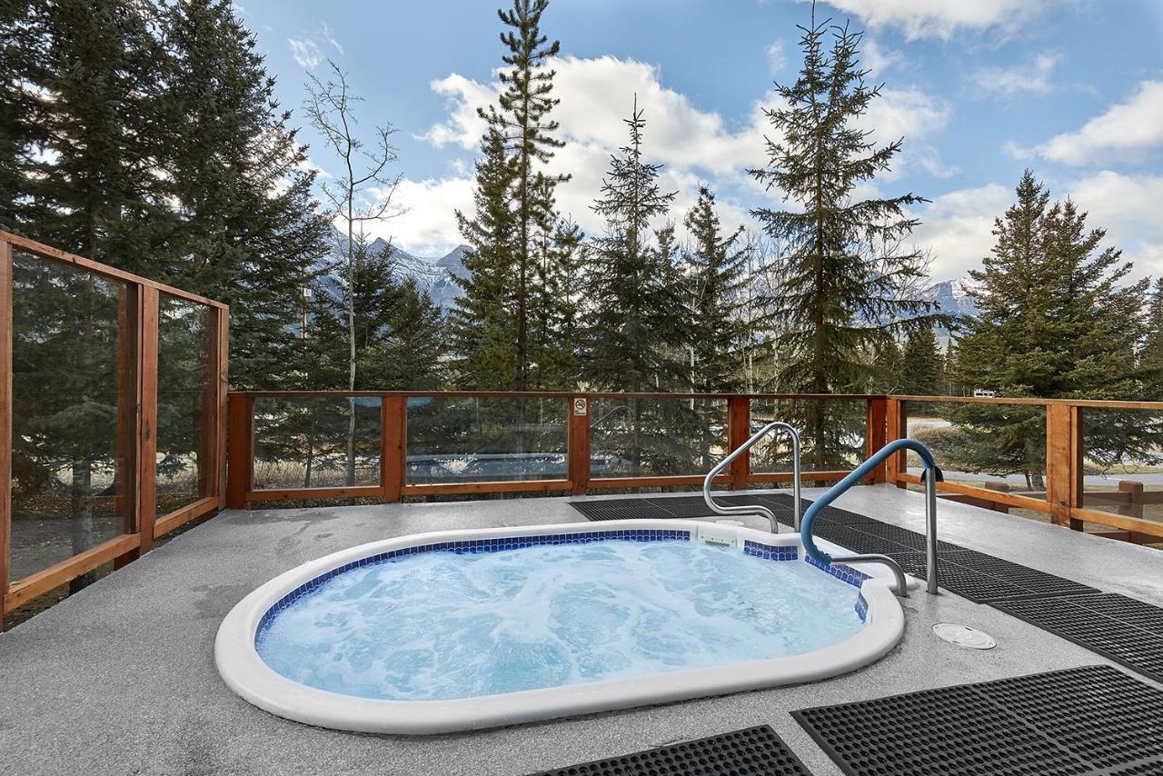 Mountain View Escape With Open Hot Tub, Views!! Canmore Exterior foto